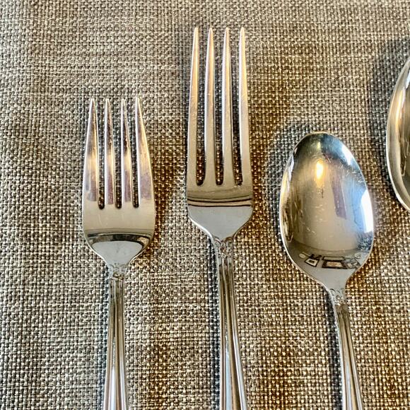 Rogers & Bros DAYBREAK ELEGANT LADY 5 Piece Place Setting Flatware Silverplated - Picture 7 of 13
